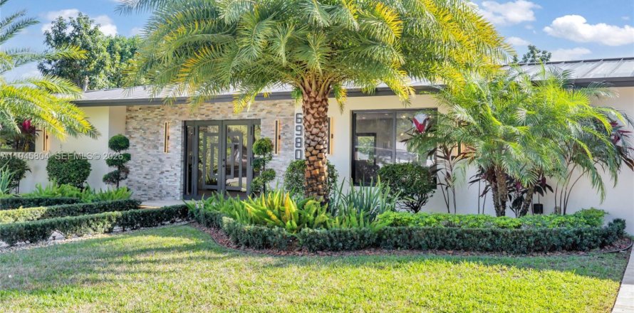 House in Plantation, Florida 3 bedrooms, 142.14 sq.m. № 2004453