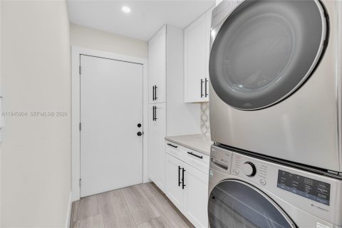 House in Plantation, Florida 3 bedrooms, 142.14 sq.m. № 2004453 - photo 26