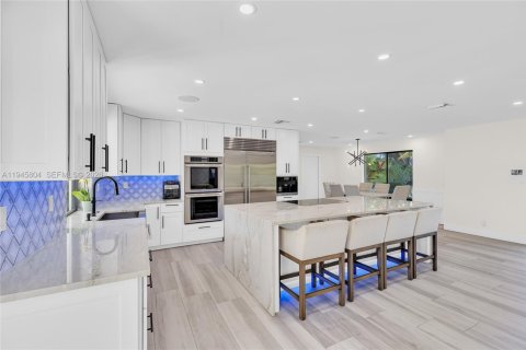 House in Plantation, Florida 3 bedrooms, 142.14 sq.m. № 2004453 - photo 13