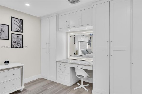 House in Plantation, Florida 3 bedrooms, 142.14 sq.m. № 2004453 - photo 23