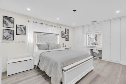 House in Plantation, Florida 3 bedrooms, 142.14 sq.m. № 2004453 - photo 21