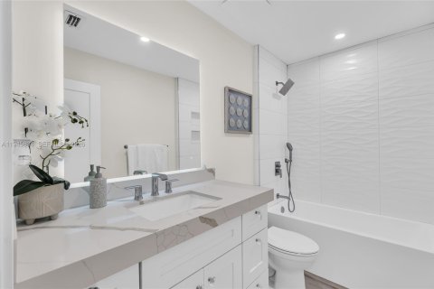 House in Plantation, Florida 3 bedrooms, 142.14 sq.m. № 2004453 - photo 24