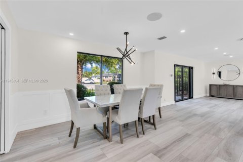 House in Plantation, Florida 3 bedrooms, 142.14 sq.m. № 2004453 - photo 14