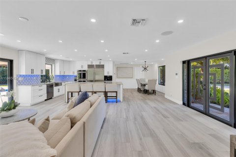 House in Plantation, Florida 3 bedrooms, 142.14 sq.m. № 2004453 - photo 6