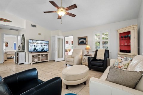 Villa ou maison à vendre à New Smyrna Beach, Floride: 3 chambres, 129.13 m2 № 1912530 - photo 11