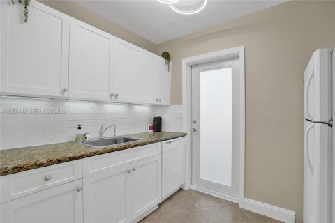 Commercial property in Fort Lauderdale, Florida 158.68 sq.m. № 2010086 - photo 10