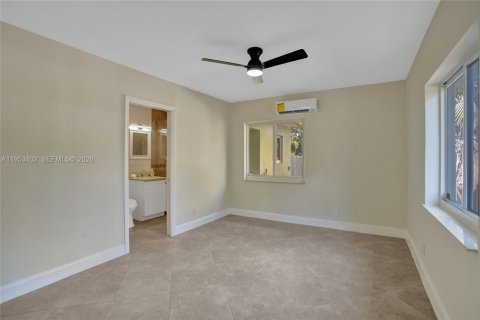 Commercial property in Fort Lauderdale, Florida 158.68 sq.m. № 2010086 - photo 18