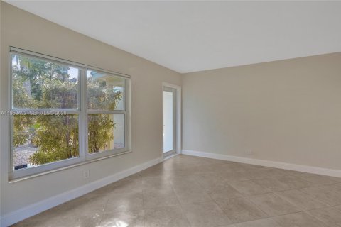 Commercial property in Fort Lauderdale, Florida 158.68 sq.m. № 2010086 - photo 13