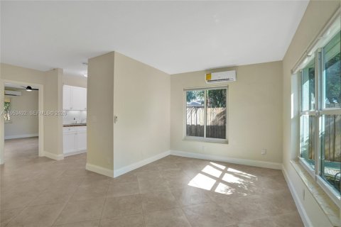 Commercial property in Fort Lauderdale, Florida 158.68 sq.m. № 2010086 - photo 21
