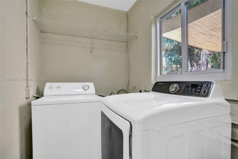 Commercial property in Fort Lauderdale, Florida 158.68 sq.m. № 2010086 - photo 29