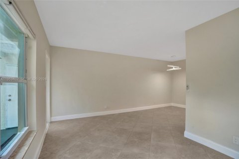 Commercial property in Fort Lauderdale, Florida 158.68 sq.m. № 2010086 - photo 19