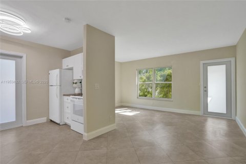 Commercial property in Fort Lauderdale, Florida 158.68 sq.m. № 2010086 - photo 12