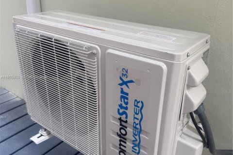 Commercial property in Fort Lauderdale, Florida 158.68 sq.m. № 2010086 - photo 30