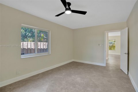 Commercial property in Fort Lauderdale, Florida 158.68 sq.m. № 2010086 - photo 15