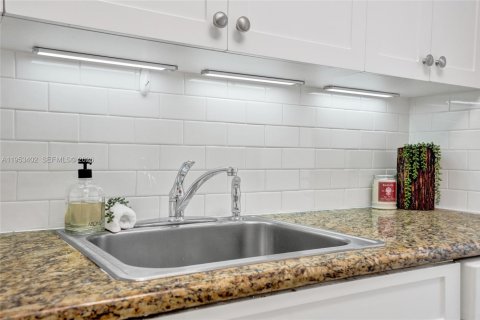 Commercial property in Fort Lauderdale, Florida 158.68 sq.m. № 2010086 - photo 14