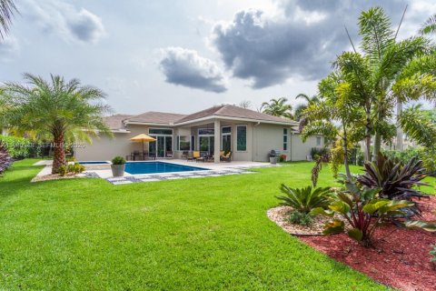 Villa ou maison à louer à Weston, Floride: 5 chambres, 255.48 m2 № 2023911 - photo 2