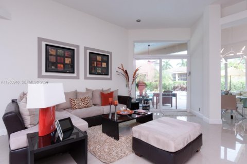 Villa ou maison à louer à Weston, Floride: 5 chambres, 255.48 m2 № 2023911 - photo 11