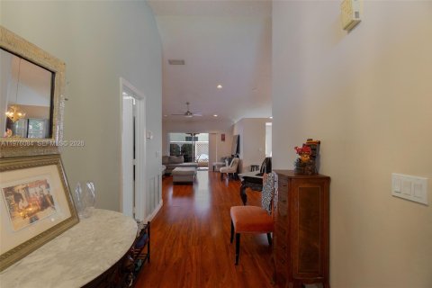 House in Margate, Florida 3 bedrooms, 145.02 sq.m. № 2274264 - photo 3