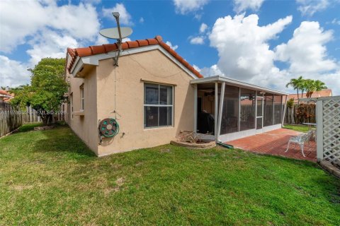 House in Margate, Florida 3 bedrooms, 145.02 sq.m. № 2274264 - photo 24
