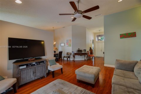 House in Margate, Florida 3 bedrooms, 145.02 sq.m. № 2274264 - photo 4