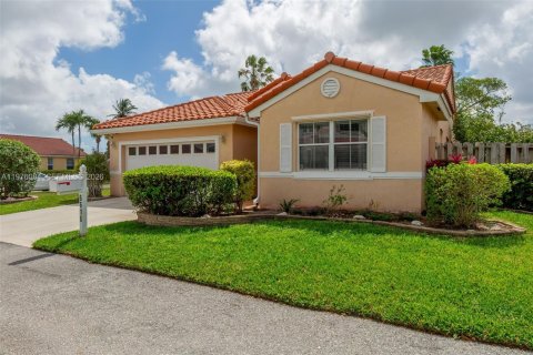 House in Margate, Florida 3 bedrooms, 145.02 sq.m. № 2274264