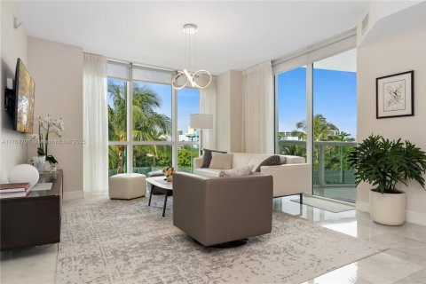 Condo in Sunny Isles Beach, Florida, 2 bedrooms  № 1713196 - photo 1