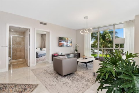 Condo in Sunny Isles Beach, Florida, 2 bedrooms  № 1713196 - photo 5