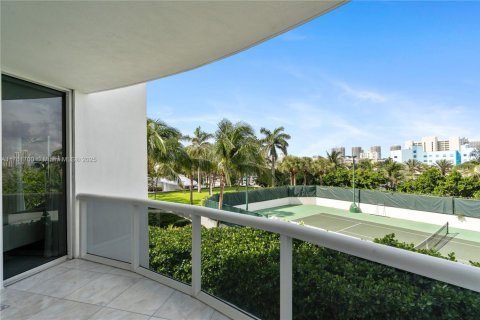 Condo in Sunny Isles Beach, Florida, 2 bedrooms  № 1713196 - photo 16
