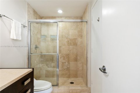 Condo in Sunny Isles Beach, Florida, 2 bedrooms  № 1713196 - photo 27