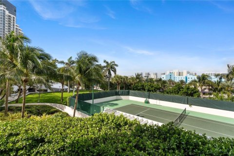 Condo in Sunny Isles Beach, Florida, 2 bedrooms  № 1713196 - photo 28