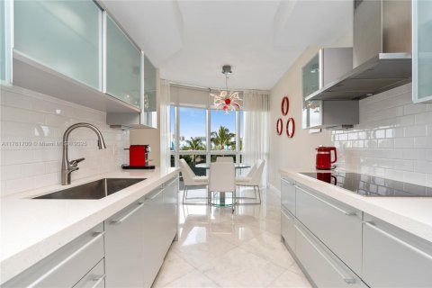 Condo in Sunny Isles Beach, Florida, 2 bedrooms  № 1713196 - photo 9