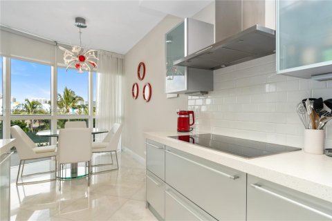 Condo in Sunny Isles Beach, Florida, 2 bedrooms  № 1713196 - photo 10