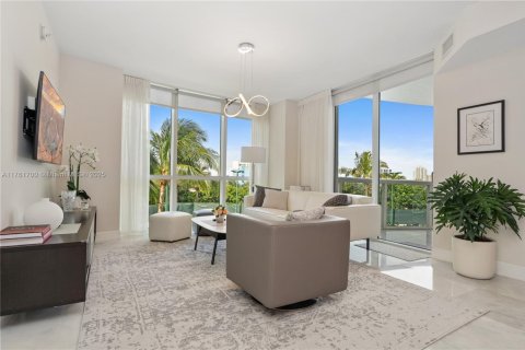 Condo in Sunny Isles Beach, Florida, 2 bedrooms  № 1713196 - photo 3