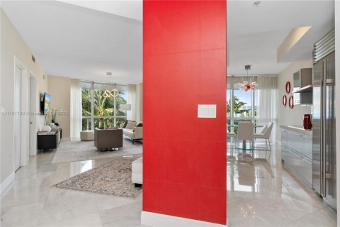 Condo in Sunny Isles Beach, Florida, 2 bedrooms  № 1713196 - photo 17