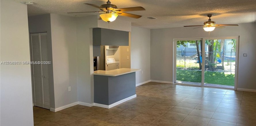 Immobilier commercial à Miami, Floride 191.1 m2 № 2170907