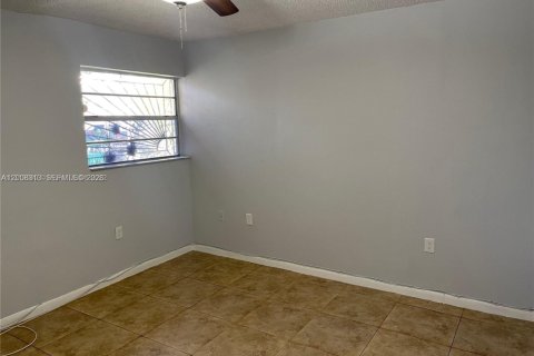 Immobilier commercial à vendre à Miami, Floride: 191.1 m2 № 2170907 - photo 11