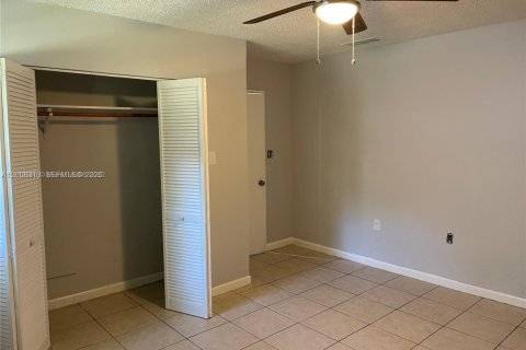 Immobilier commercial à vendre à Miami, Floride: 191.1 m2 № 2170907 - photo 13