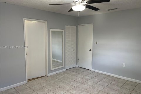 Immobilier commercial à vendre à Miami, Floride: 191.1 m2 № 2170907 - photo 14