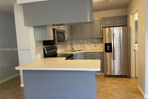 Immobilier commercial à vendre à Miami, Floride: 191.1 m2 № 2170907 - photo 3