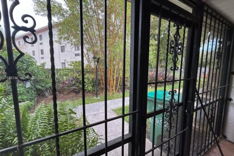 Снять в аренду кондоминиум в Майами, Флорида 2 спальни, 75.62м2, № 1984545 - фото 11