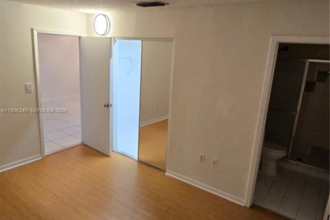 Condo in Miami, Florida, 2 bedrooms  № 1984545 - photo 15