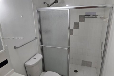 Condo in Miami, Florida, 2 bedrooms  № 1984545 - photo 14