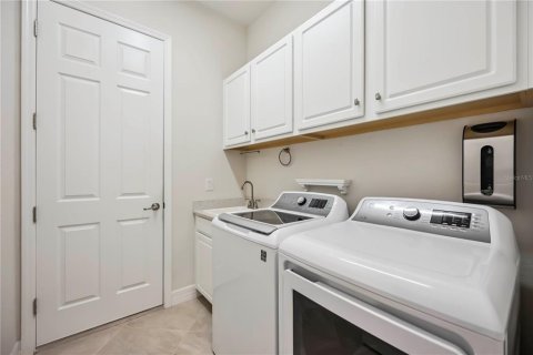House in Venice, Florida 4 bedrooms, 209.22 sq.m. № 1803845 - photo 29