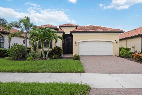 House in Venice, Florida 4 bedrooms, 209.22 sq.m. № 1803845 - photo 1