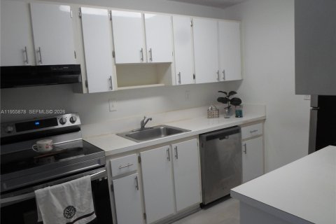 Condominio en alquiler en Miami, Florida, 2 dormitorios, 98.94 m2 № 2009848 - foto 15