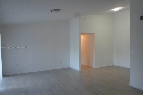 Condominio en alquiler en Miami, Florida, 2 dormitorios, 98.94 m2 № 2009848 - foto 9