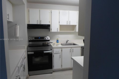 Condominio en alquiler en Miami, Florida, 2 dormitorios, 98.94 m2 № 2009848 - foto 14