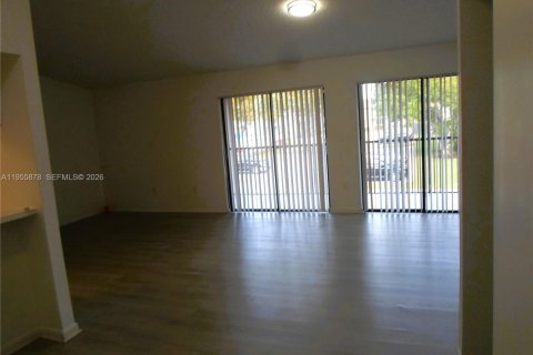 Condominio en alquiler en Miami, Florida, 2 dormitorios, 98.94 m2 № 2009848 - foto 12