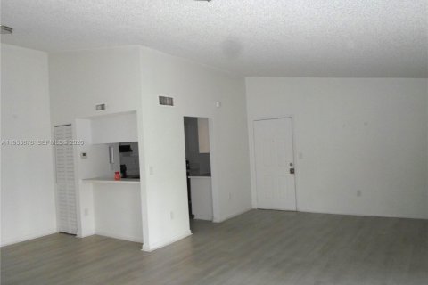Condominio en alquiler en Miami, Florida, 2 dormitorios, 98.94 m2 № 2009848 - foto 13