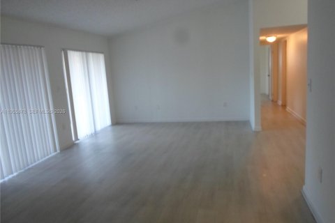 Condominio en alquiler en Miami, Florida, 2 dormitorios, 98.94 m2 № 2009848 - foto 10